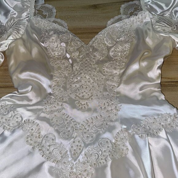 Jean Phoenix Bridal Vintage Wedding Dress with Train - Picture 8 of 15